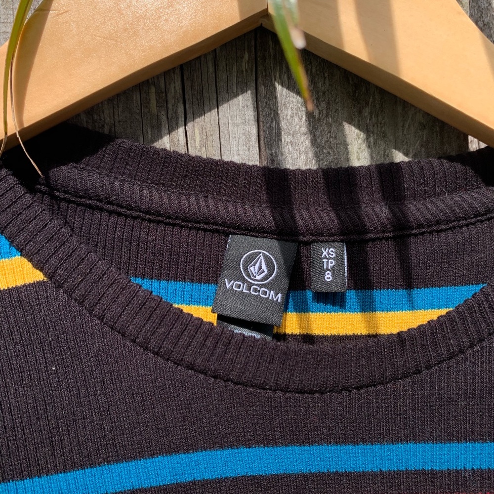 Volcom top - Picture 3 of 3